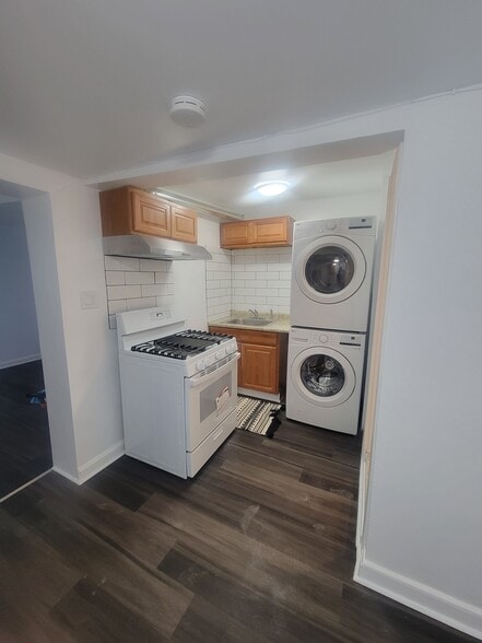 Building Photo - 3240 S Hoyne Ave