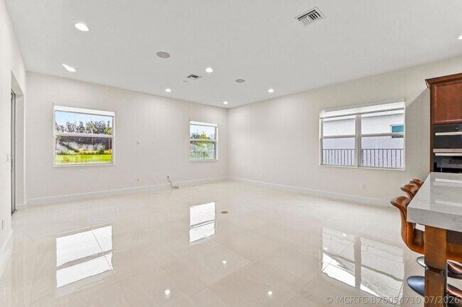 Building Photo - 15030 Wildwood Cir