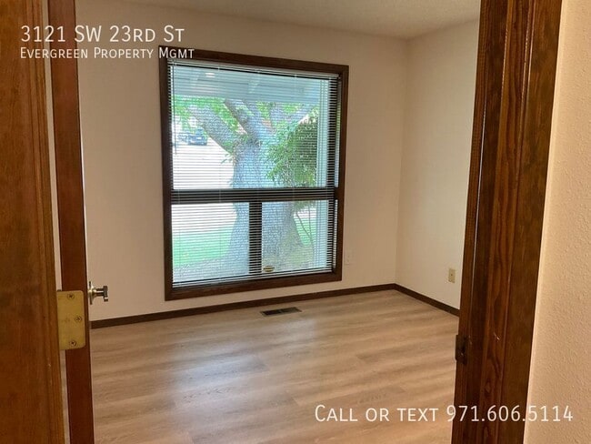 Building Photo - 3121 SW 23rd St
