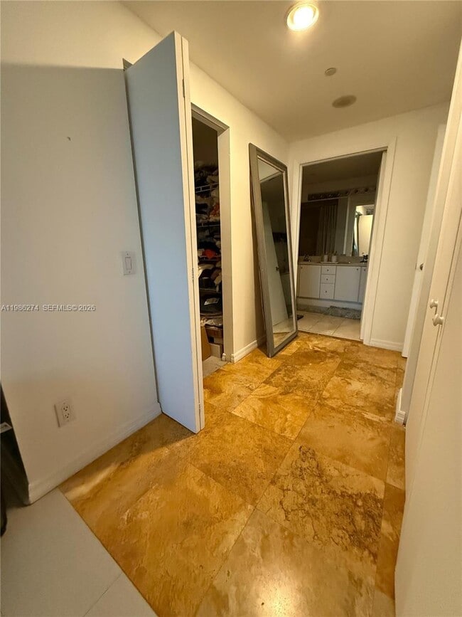 Building Photo - 2475 Brickell Ave