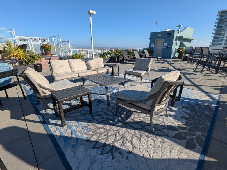 Building Photo - 1080 Park Blvd