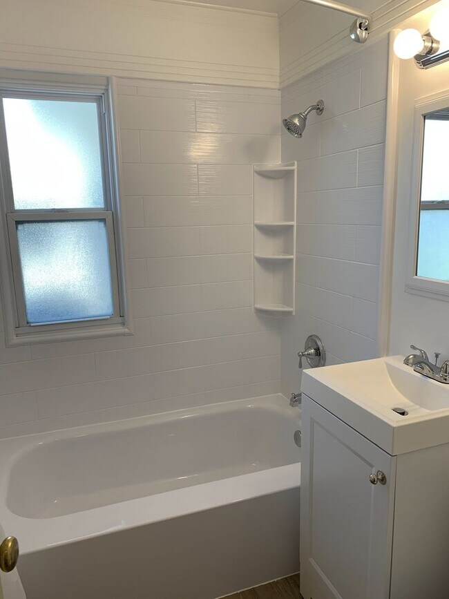 Building Photo - Evolve Real Estate: Available 6/6/2026! Quaint 3 Bedroom Ranch with Huge Yard in University Hills...