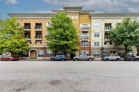 Building Photo - 2 Bedroom, 2 Bath Apartment in Birmingham