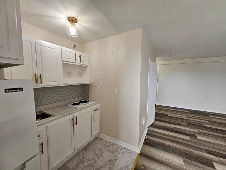 Building Photo - 11720 Edgewater Dr