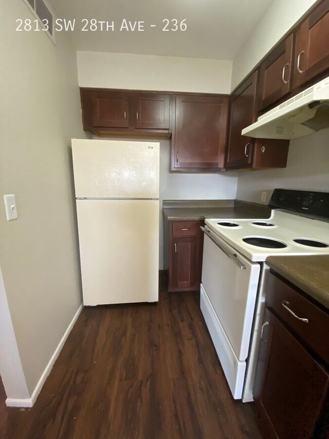 Building Photo - All Bills Paid! $799 Move-in special