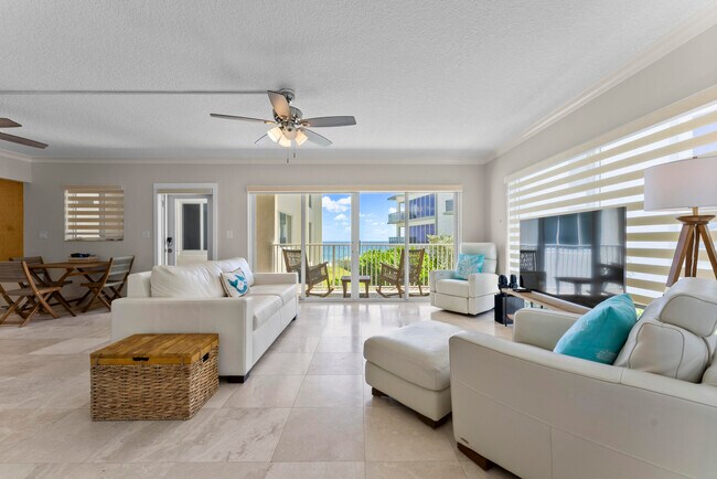 Building Photo - 1203 Hillsboro Mile