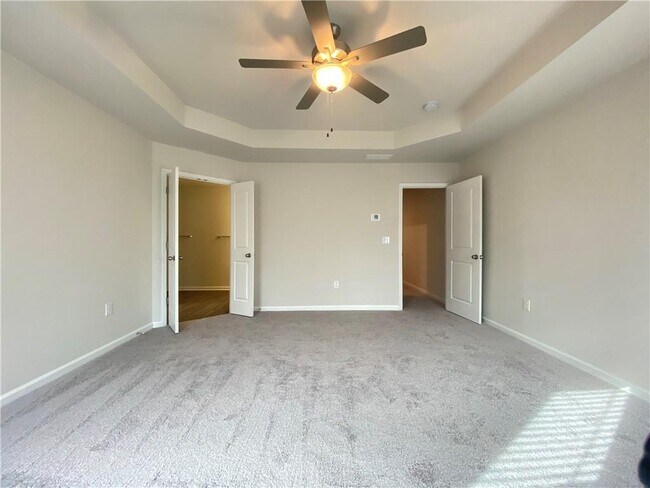 Building Photo - 4679 Fullerton Dr