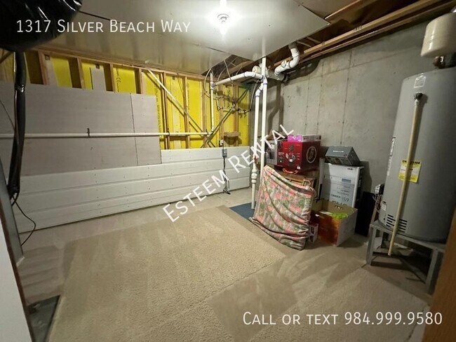 Building Photo - 1317 Silver Beach Way
