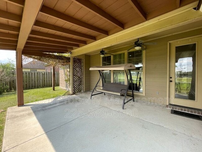 Building Photo - 10950 Hillpark Ave