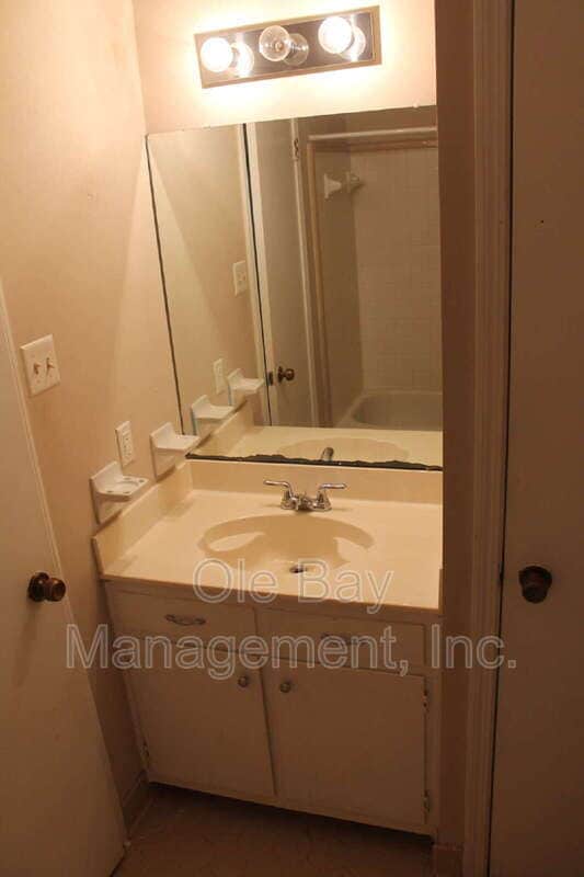 Building Photo - 2010 Sky Vista Dr W