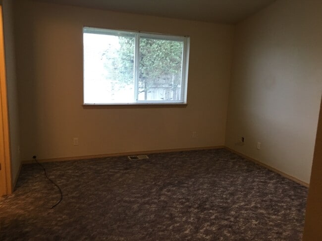 Building Photo - lynd04