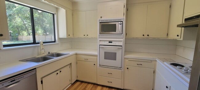 Building Photo - 21855 Belmont Dr