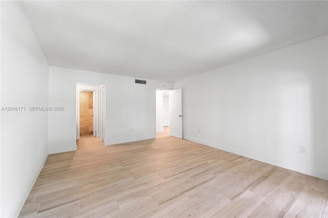 Building Photo - 5201 Orduna Dr