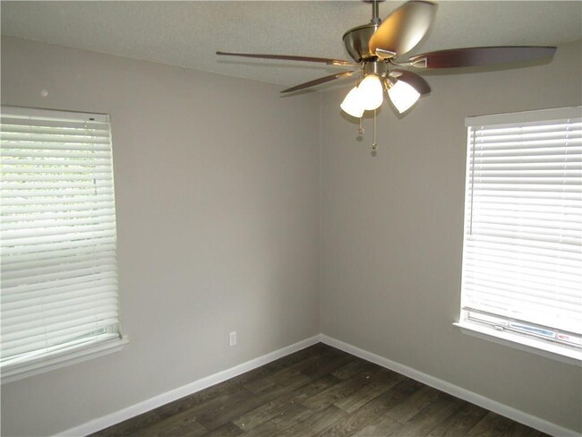 Building Photo - 1915 Hearthstone Dr