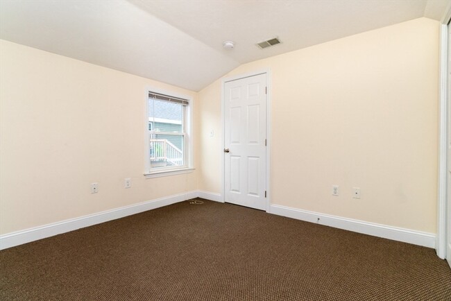 Building Photo - 15 Buckingham St