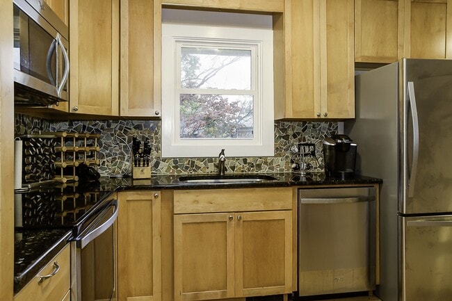 Building Photo - 110 Shasta Ct