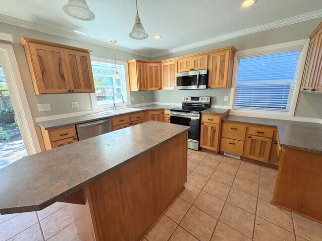 Building Photo - Gardener's Delight 4 Bed, 2.5 Bath House w...