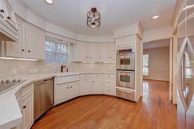 Building Photo - 12419 Huntingwick Dr