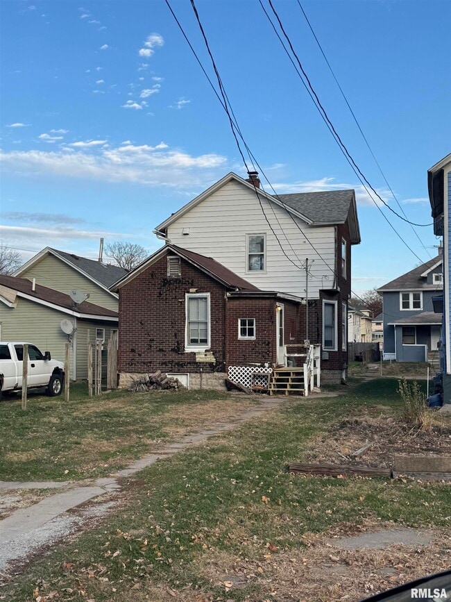 Building Photo - 826 24th St