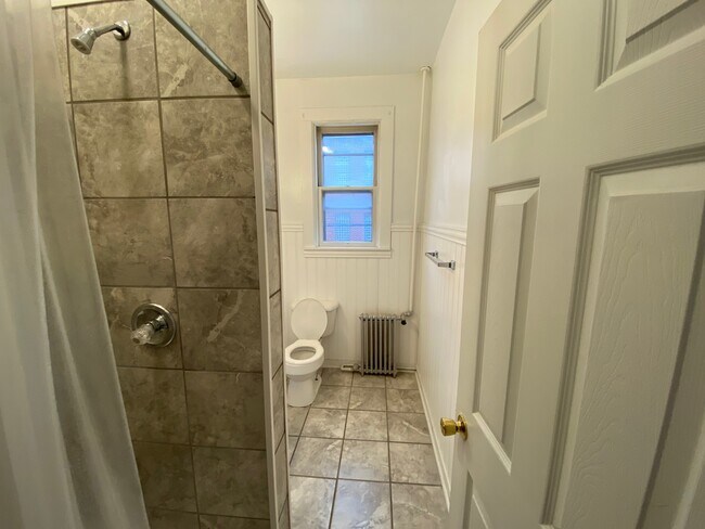 Building Photo - 120 George N St