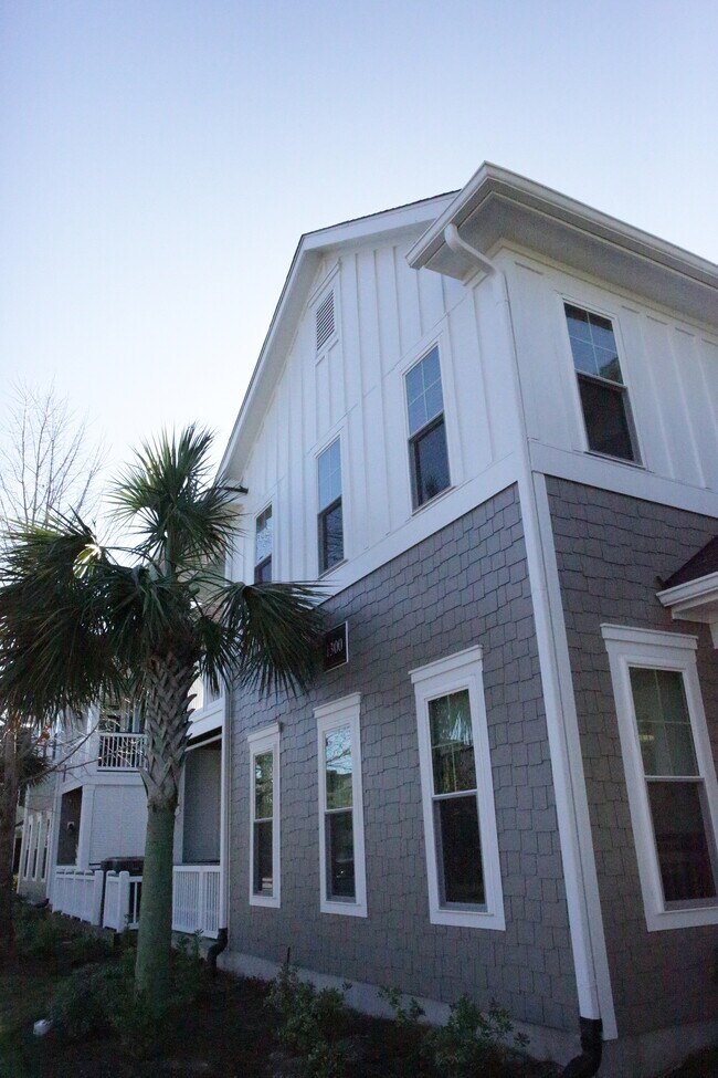 Primary Photo - 1225 Blakeway St