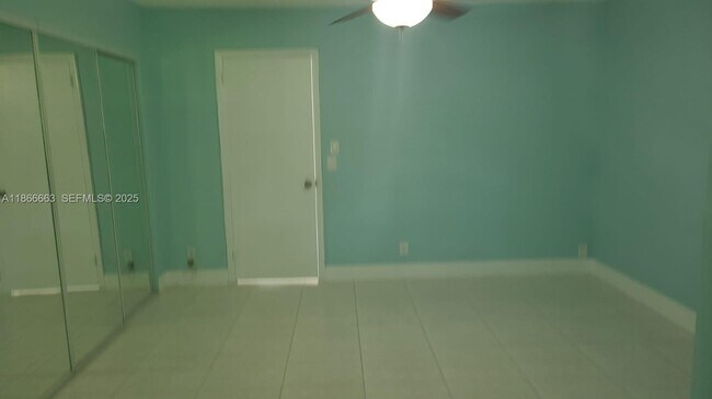 Building Photo - 202 Canterbury I