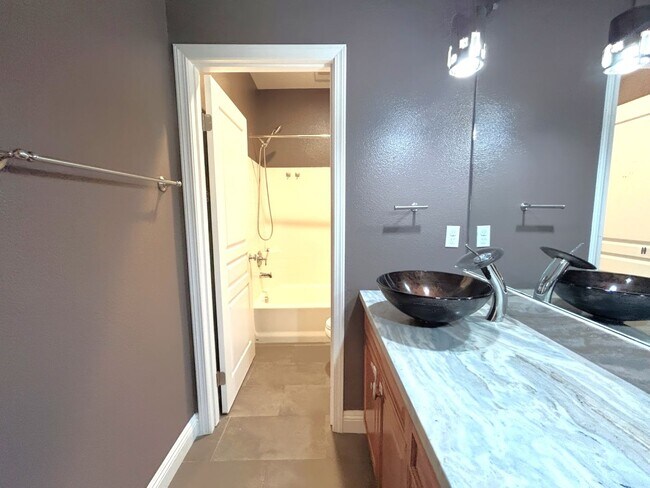 Building Photo - 133 Chantilly