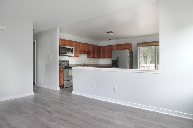 Building Photo - 8001 Clovertree Ct