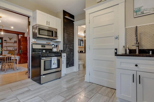 Building Photo - 3501 Cedar Ave S