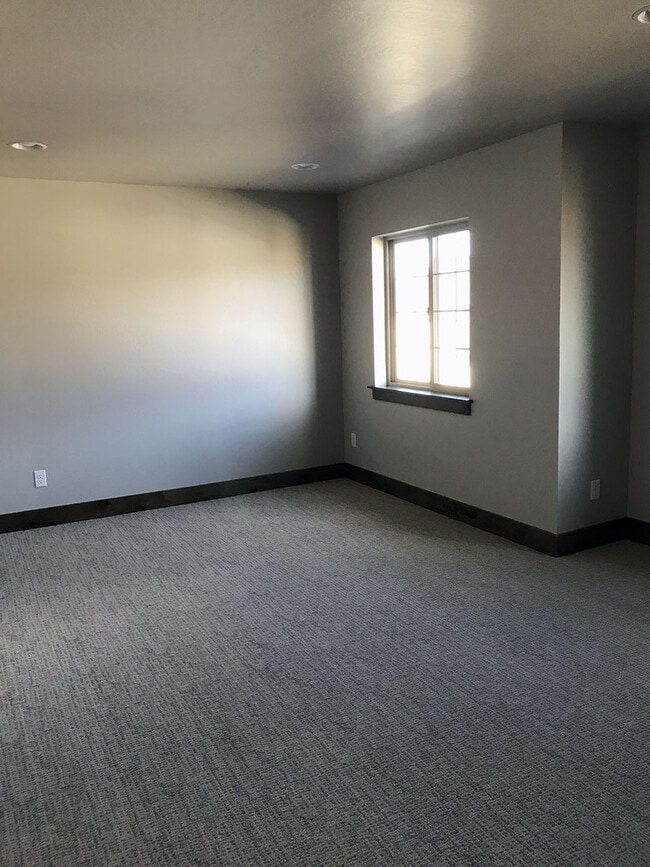 Building Photo - Luxury Condo, Center of Bozeman
