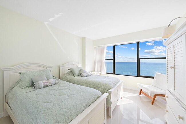 Building Photo - 3800 Galt Ocean Dr