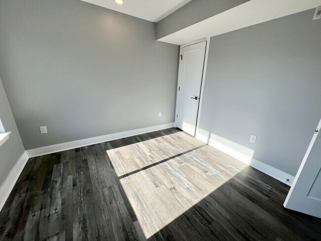 Building Photo - 623 N 36th St