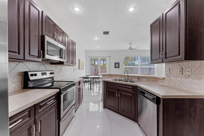 Primary Photo - 6289 Crescent Lake Way