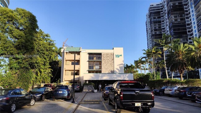 Building Photo - 2201 Brickell Ave