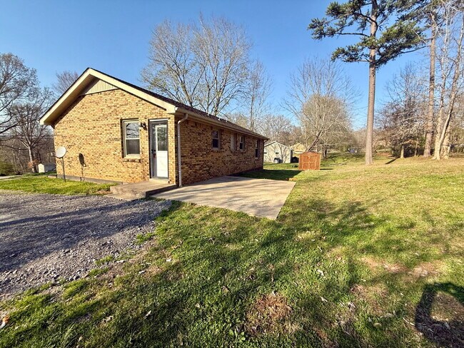 Building Photo - 1322 Shady Lawn Dr