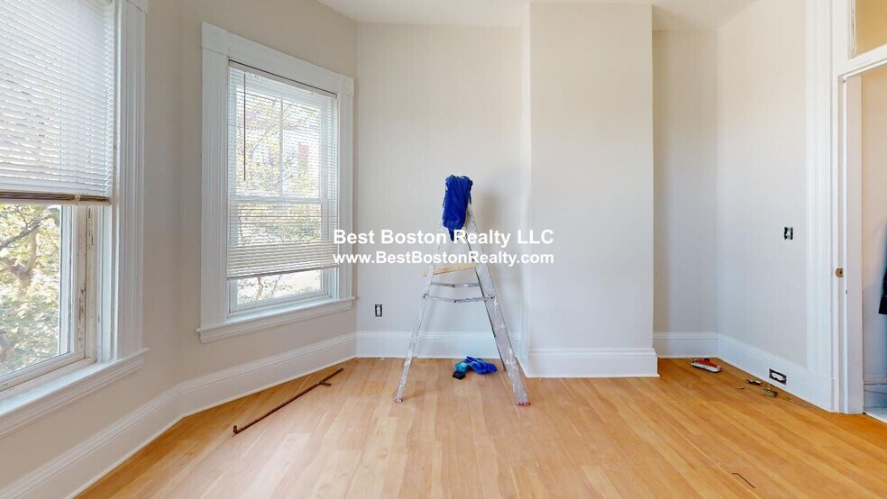Building Photo - 156 School St