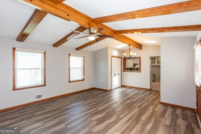 Building Photo - 2050 Mercer Ave