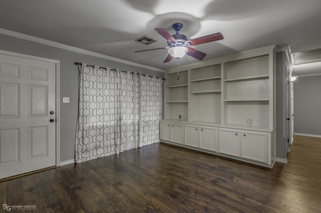 Building Photo - 1602 San Saba St