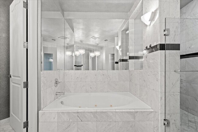 Building Photo - 360 E Desert Inn Rd