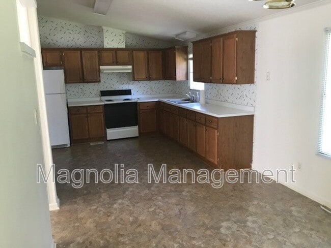 Building Photo - 1308 Stagecoach Rd