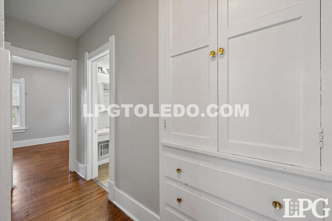 Building Photo - 2037 Alvin St