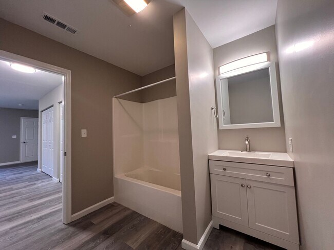 Building Photo - Brand New 2 bedroom Apartment