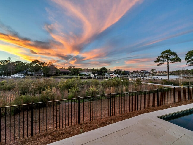 Building Photo - 330 Kelly Plantation Dr