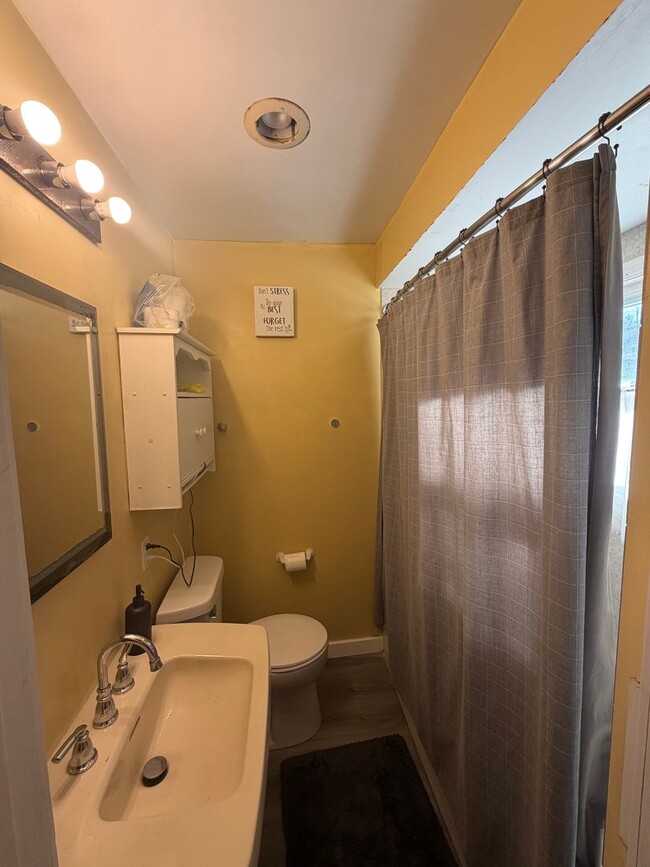 Building Photo - AVAILABLE JUNE -4 Bed, 2 Bath Home with Garage!