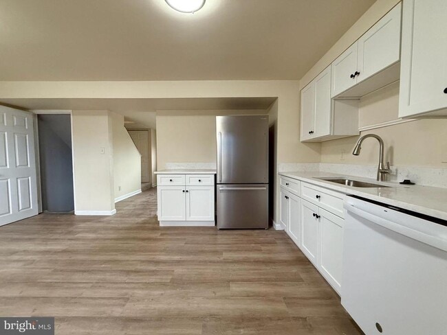 Building Photo - 2008 Ewald Ave