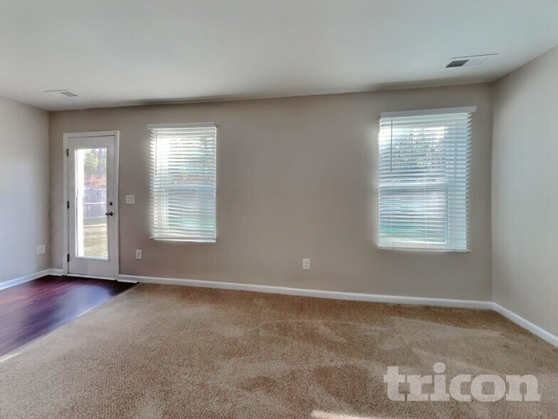 Building Photo - 226 Hallow Oak St