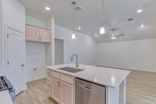 Building Photo - 2804 S Bowling Dr