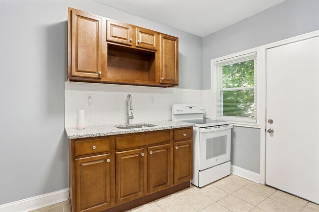 Building Photo - 5211 Litchfield St