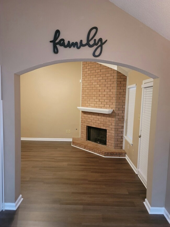 Building Photo - 6915 Brady Hill Dr