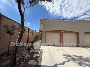 Building Photo - 7420 Tangerine Ct NE